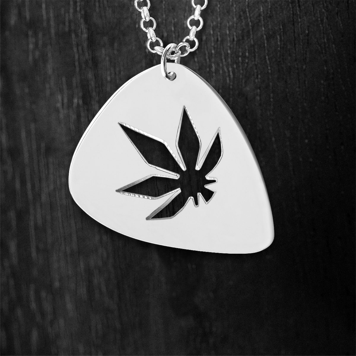 Pendentif médiator plaqué argent - modèle Rasta Pendentif médiator plaqué argent - modèle Rasta